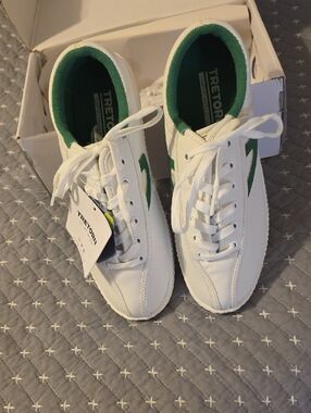 Tretorn White Sneakers with Green Accents - Low Top Casual Shoes